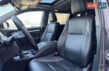 Внедорожник / Кроссовер Toyota Highlander 2018 в 