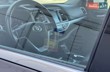 Внедорожник / Кроссовер Toyota Highlander 2018 в 
