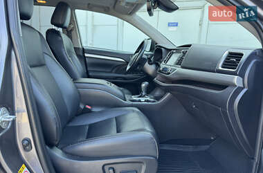 Внедорожник / Кроссовер Toyota Highlander 2018 в 