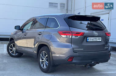 Внедорожник / Кроссовер Toyota Highlander 2018 в 