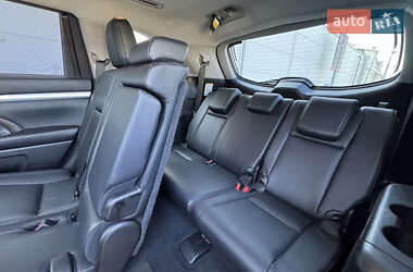 Внедорожник / Кроссовер Toyota Highlander 2018 в 
