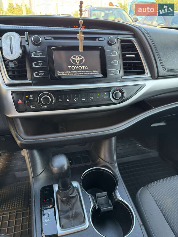Внедорожник / Кроссовер Toyota Highlander 2015 в Киеве фото 12 Внедорожник / Кроссовер Toyota Highlander 2015 в Киеве