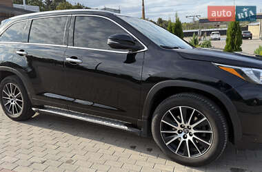 Внедорожник / Кроссовер Toyota Highlander 2017 в 