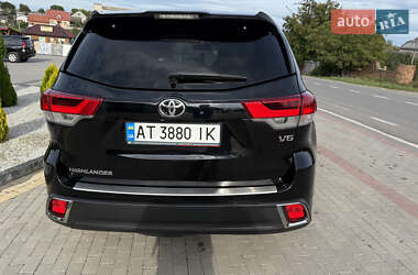 Внедорожник / Кроссовер Toyota Highlander 2017 в 