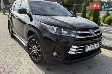 Внедорожник / Кроссовер Toyota Highlander 2017 в 