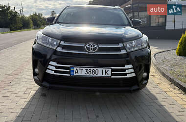 Внедорожник / Кроссовер Toyota Highlander 2017 в 