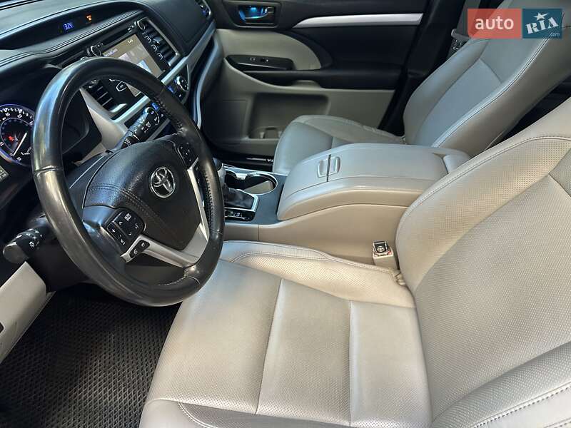Внедорожник / Кроссовер Toyota Highlander 2016 в Харькове фото 7 Внедорожник / Кроссовер Toyota Highlander 2016 в Харькове
