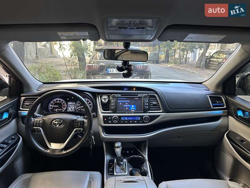 Внедорожник / Кроссовер Toyota Highlander 2016 в Харькове фото 10 Внедорожник / Кроссовер Toyota Highlander 2016 в Харькове