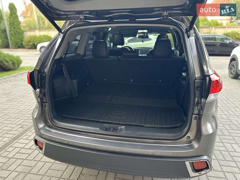 Внедорожник / Кроссовер Toyota Highlander 2018 в Запорожье