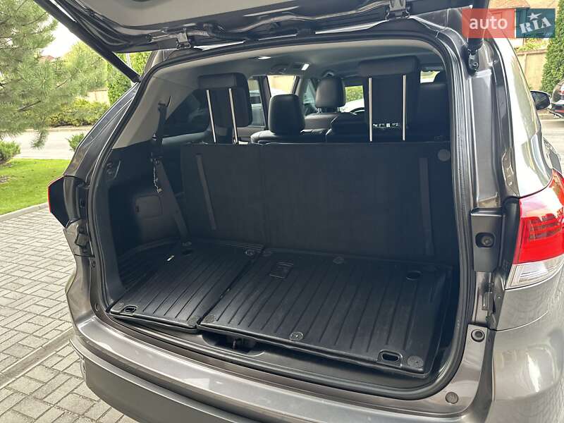 Внедорожник / Кроссовер Toyota Highlander 2018 в Запорожье