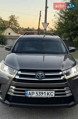 Внедорожник / Кроссовер Toyota Highlander 2017 в Запорожье