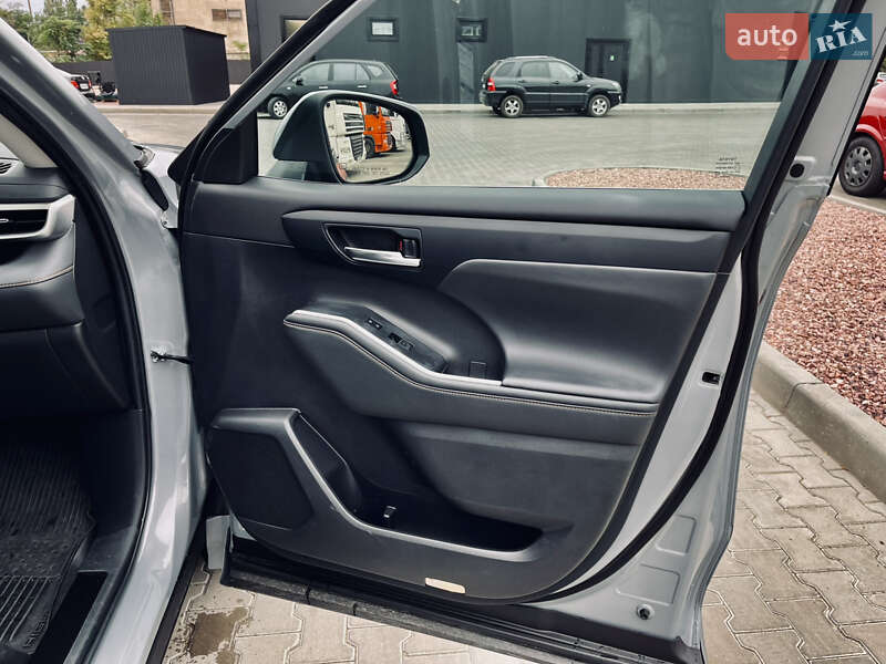 Позашляховик / Кросовер Toyota Highlander 2022 в Одесі