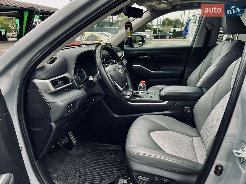 Позашляховик / Кросовер Toyota Highlander 2022 в Одесі