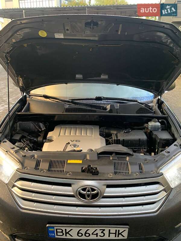 Внедорожник / Кроссовер Toyota Highlander 2011 в Ивано-Франковске