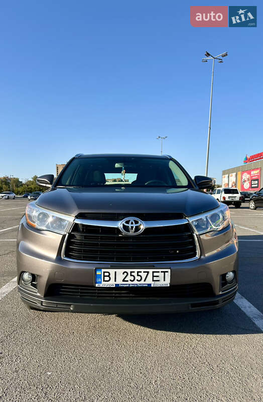 Внедорожник / Кроссовер Toyota Highlander 2015 в Полтаве фото 7 Внедорожник / Кроссовер Toyota Highlander 2015 в Полтаве
