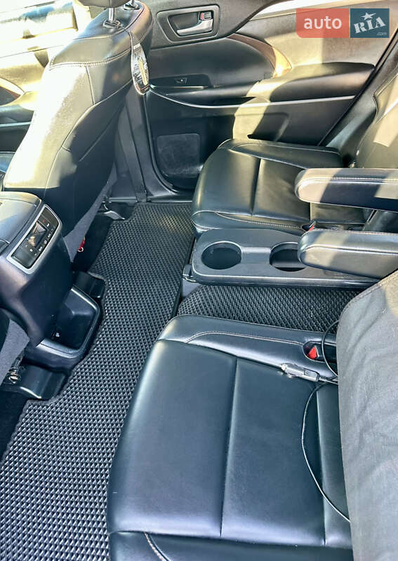 Внедорожник / Кроссовер Toyota Highlander 2015 в Полтаве фото 9 Внедорожник / Кроссовер Toyota Highlander 2015 в Полтаве