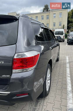 Позашляховик / Кросовер Toyota Highlander 2013 в 