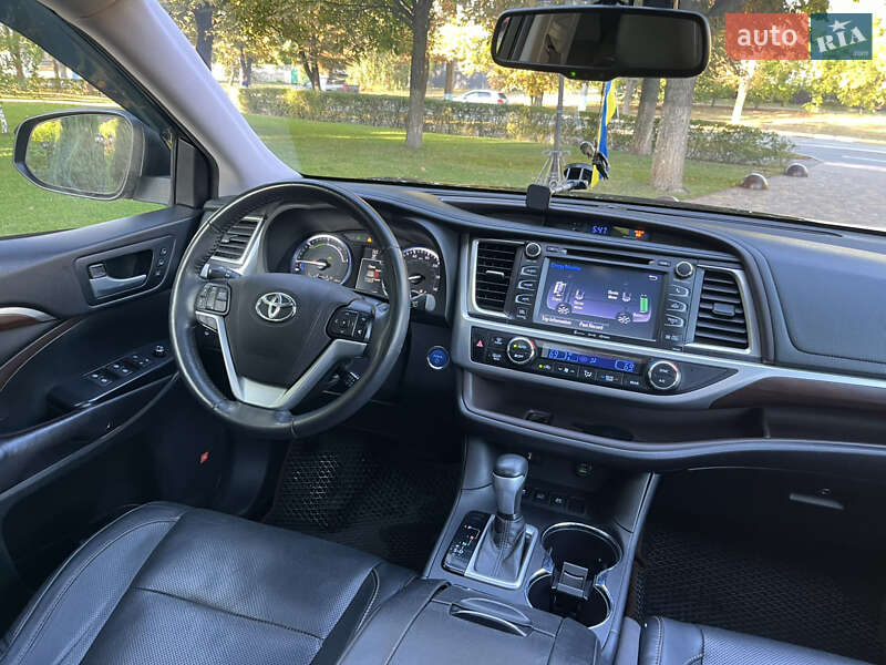 Внедорожник / Кроссовер Toyota Highlander 2016 в Броварах