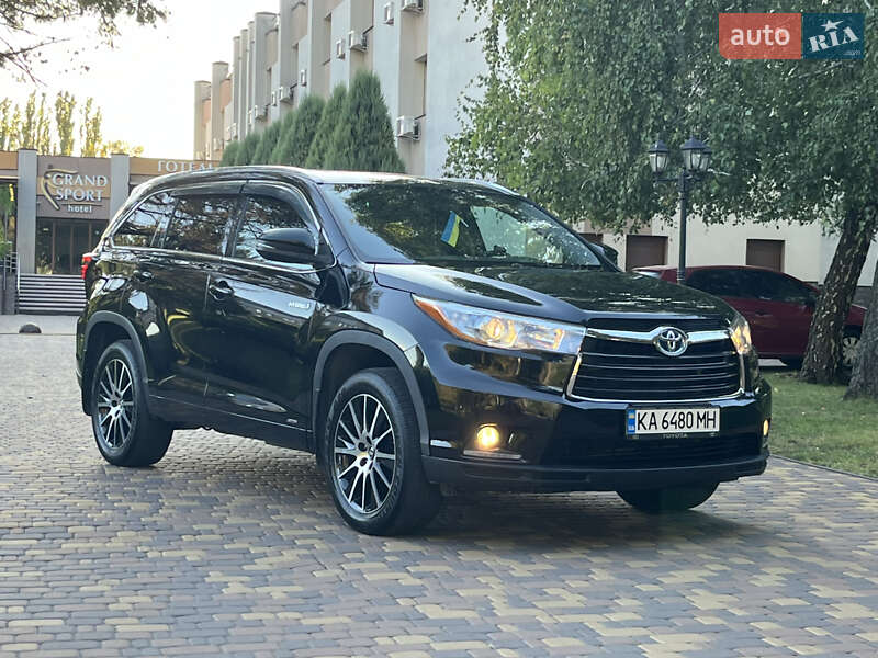 Внедорожник / Кроссовер Toyota Highlander 2016 в Броварах