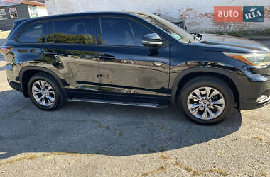 Внедорожник / Кроссовер Toyota Highlander 2015 в 