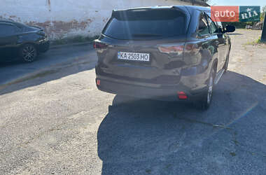 Внедорожник / Кроссовер Toyota Highlander 2015 в 