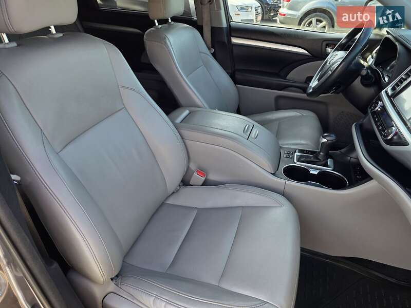 Внедорожник / Кроссовер Toyota Highlander 2015 в Тернополе фото 20 Внедорожник / Кроссовер Toyota Highlander 2015 в Тернополе