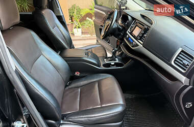 Внедорожник / Кроссовер Toyota Highlander 2014 в 