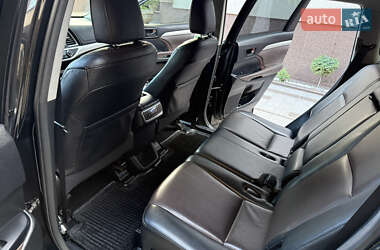 Внедорожник / Кроссовер Toyota Highlander 2014 в 