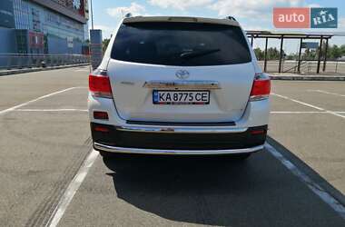 Позашляховик / Кросовер Toyota Highlander 2013 в 