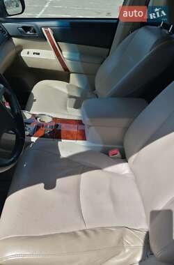 Позашляховик / Кросовер Toyota Highlander 2013 в 