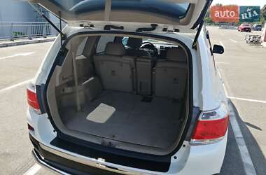Позашляховик / Кросовер Toyota Highlander 2013 в 