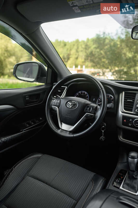 Внедорожник / Кроссовер Toyota Highlander 2015 в Новояворовске фото 16 Внедорожник / Кроссовер Toyota Highlander 2015 в Новояворовске