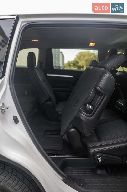 Внедорожник / Кроссовер Toyota Highlander 2015 в Новояворовске фото 23 Внедорожник / Кроссовер Toyota Highlander 2015 в Новояворовске