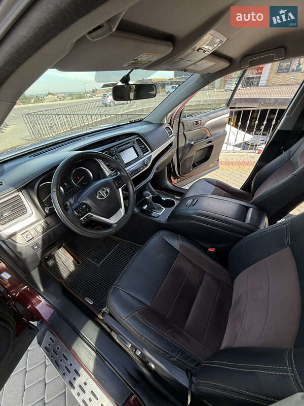 Внедорожник / Кроссовер Toyota Highlander 2015 в Харькове