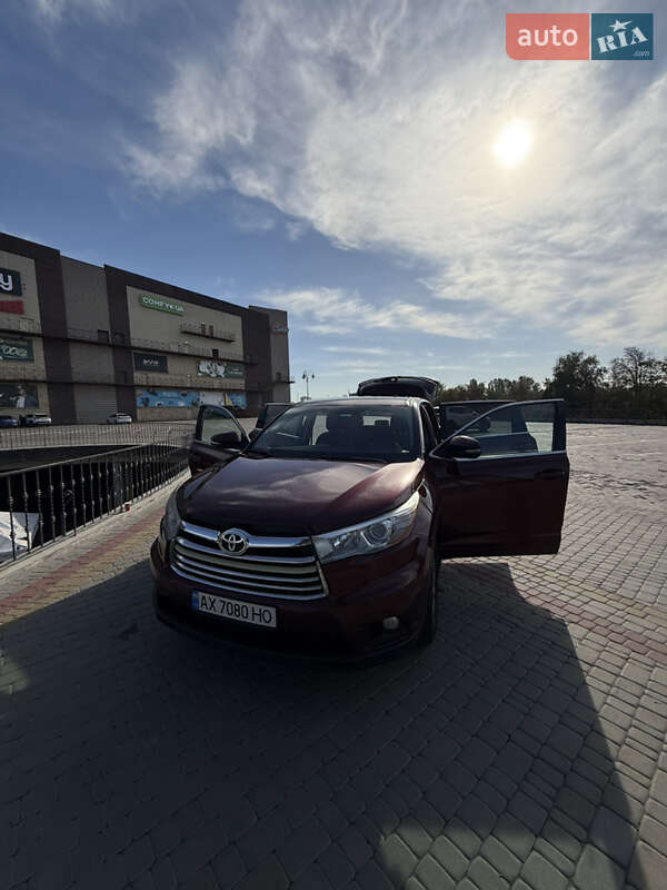Внедорожник / Кроссовер Toyota Highlander 2015 в Харькове