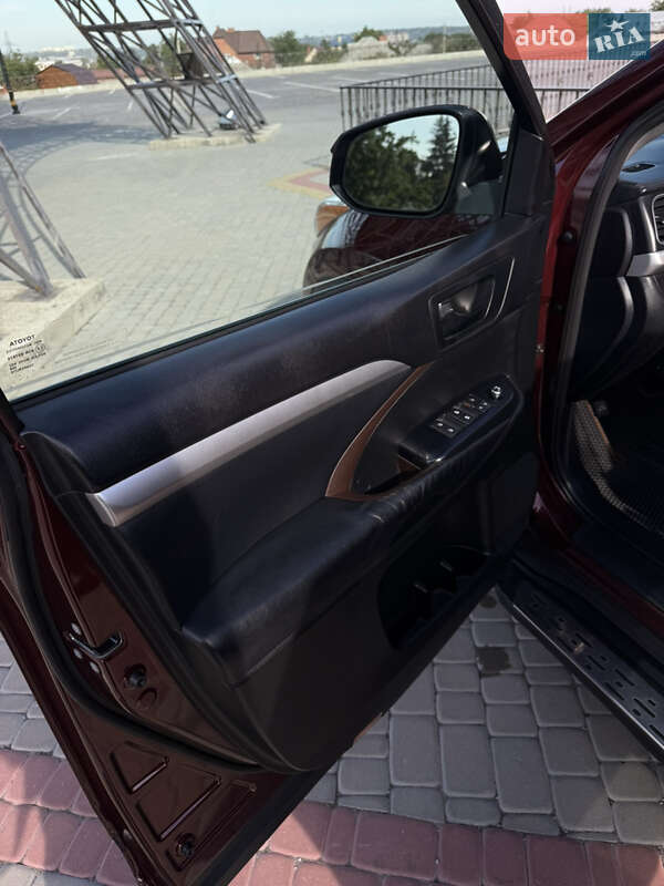 Внедорожник / Кроссовер Toyota Highlander 2015 в Харькове