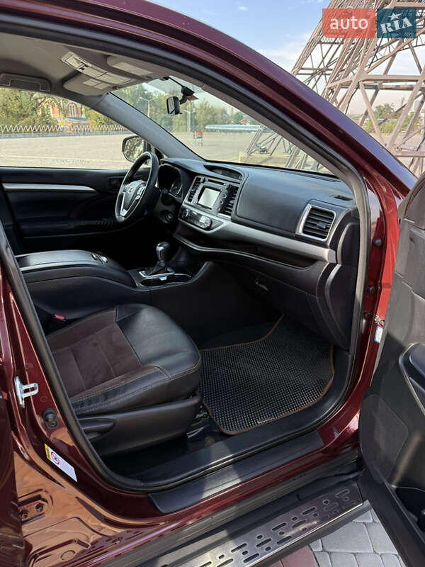 Внедорожник / Кроссовер Toyota Highlander 2015 в Харькове