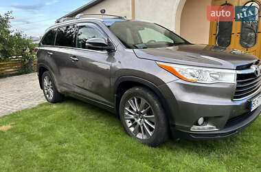 Позашляховик / Кросовер Toyota Highlander 2016 в Львові