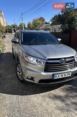 Позашляховик / Кросовер Toyota Highlander 2015 в Борисполі