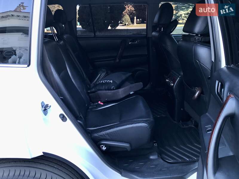 Внедорожник / Кроссовер Toyota Highlander 2010 в Желтых Водах