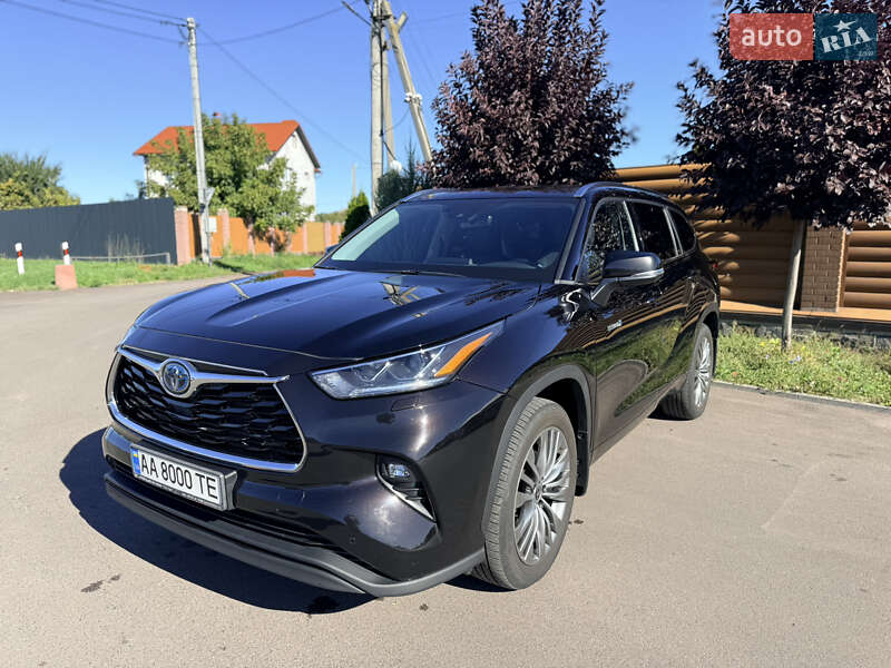 Внедорожник / Кроссовер Toyota Highlander 2021 в 