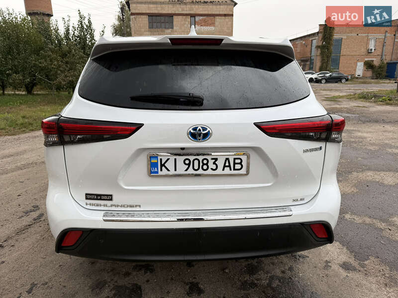Позашляховик / Кросовер Toyota Highlander 2022 в Фастові