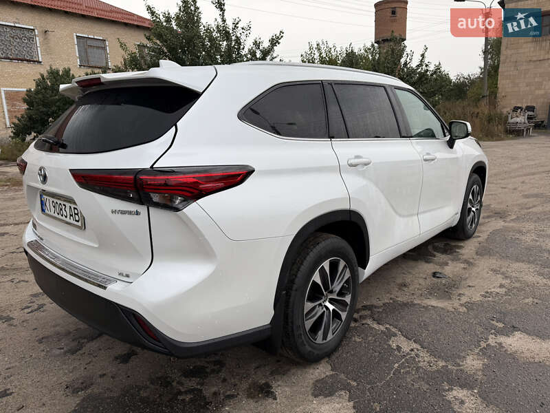 Позашляховик / Кросовер Toyota Highlander 2022 в Фастові