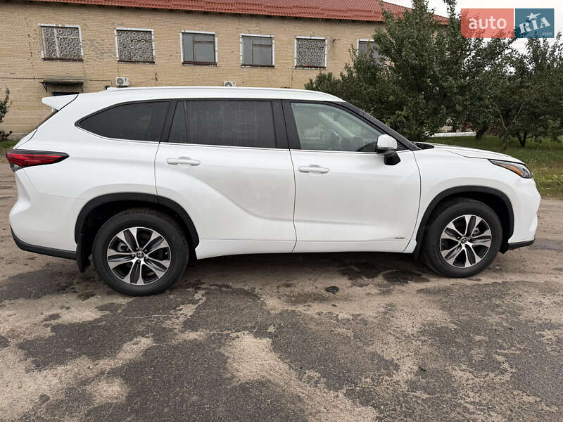 Позашляховик / Кросовер Toyota Highlander 2022 в Фастові