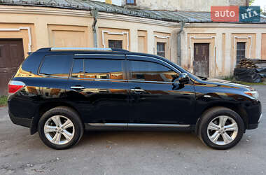 Внедорожник / Кроссовер Toyota Highlander 2013 в 