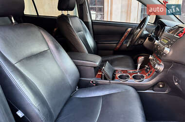 Внедорожник / Кроссовер Toyota Highlander 2013 в 