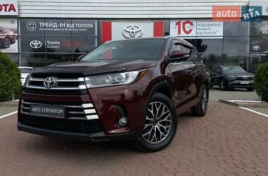 Внедорожник / Кроссовер Toyota Highlander 2019 в Хмельницком