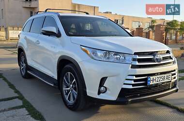 Позашляховик / Кросовер Toyota Highlander 2019 в  фото 3 Позашляховик / Кросовер Toyota Highlander 2019 в