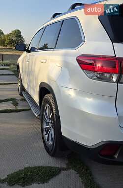 Позашляховик / Кросовер Toyota Highlander 2019 в  фото 8 Позашляховик / Кросовер Toyota Highlander 2019 в