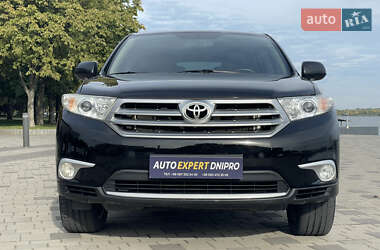 Внедорожник / Кроссовер Toyota Highlander 2013 в 